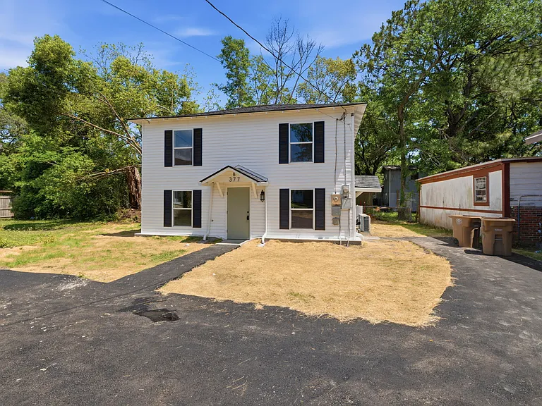 377 Tuttle Ave #B — Photo 1