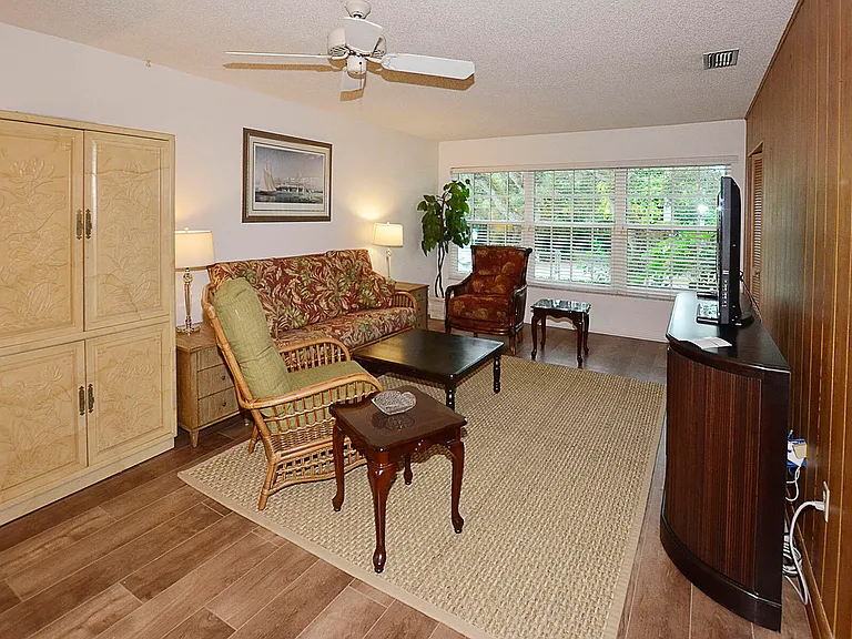 900 Jasmine Ln #9A — Photo 7