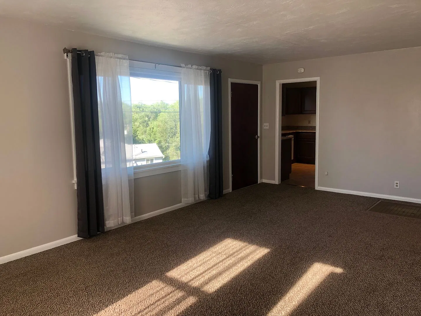 Charming North Hill 2-Bedroom — Photo 4