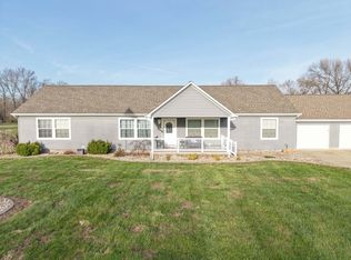 513 N 10th St, Benton, IL 62812