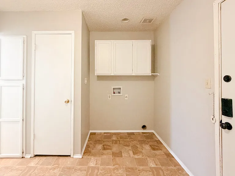 333 Charles St — Photo 10