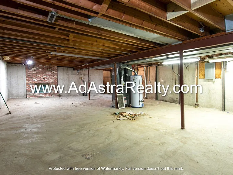 718 NW 5th St — Photo 12