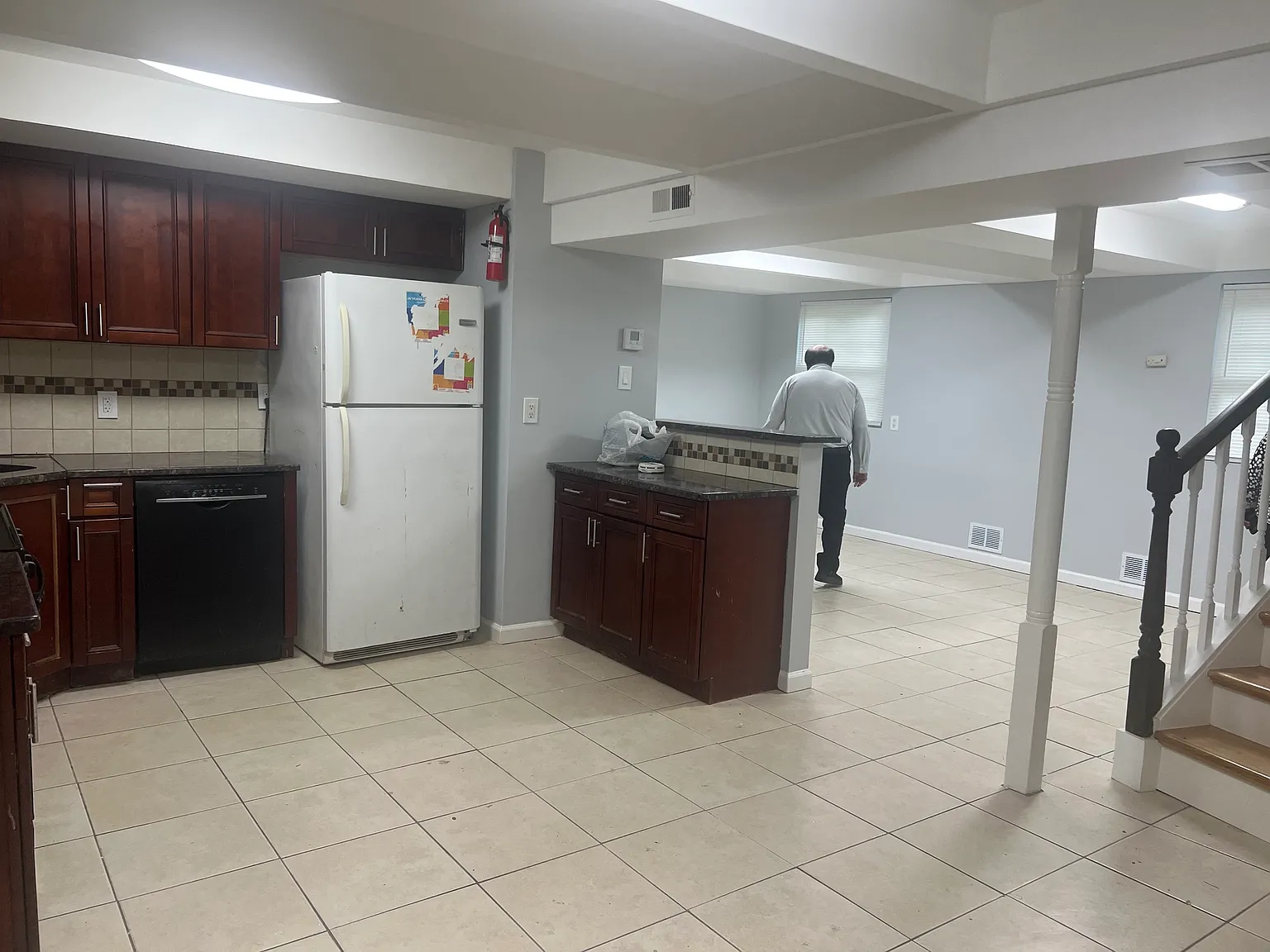 5 bed, 2.5 bath, $4,500 — Photo 4