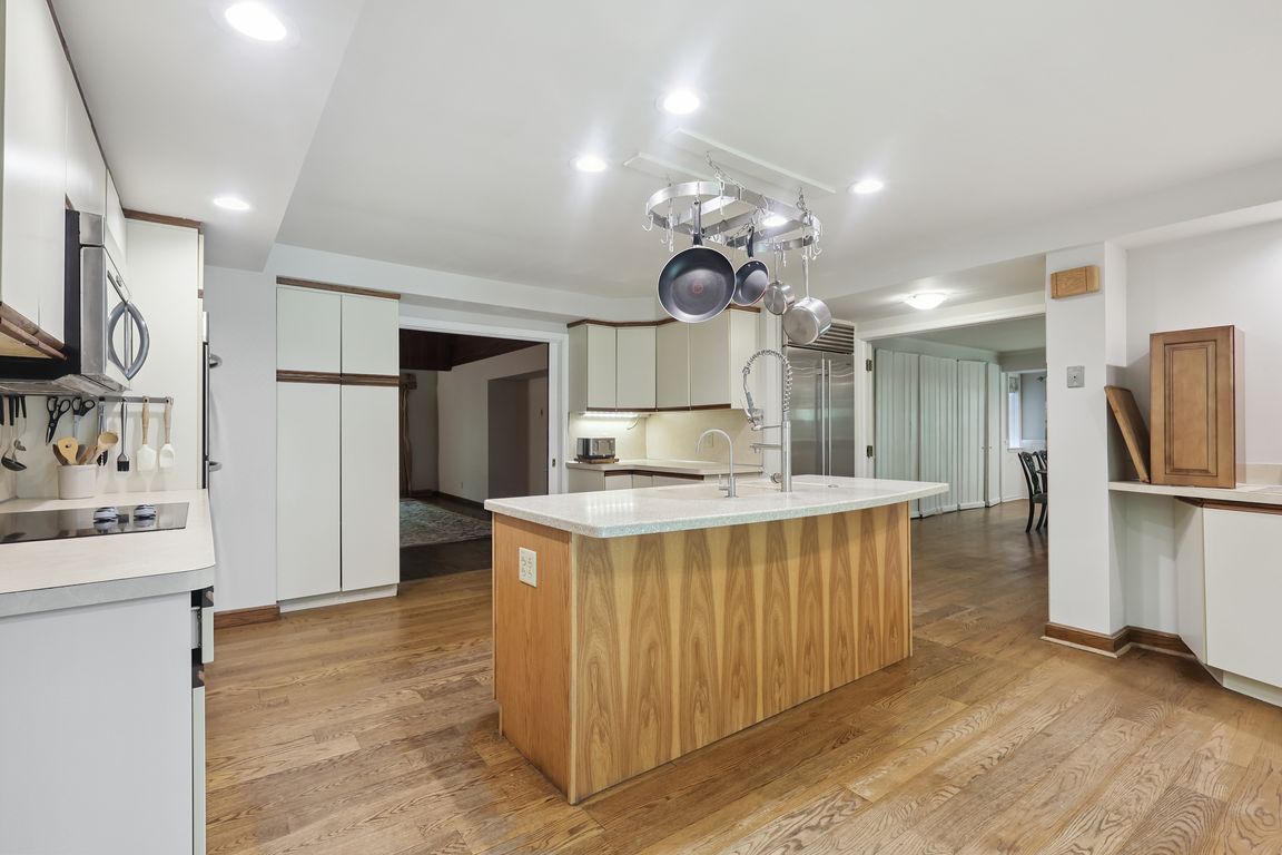 W Hill Dr-S1307-023.jpg