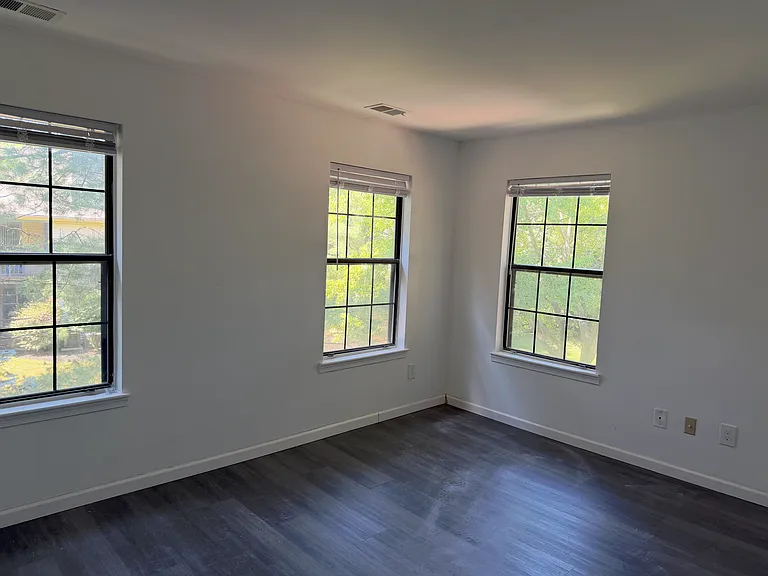78 Wyndham Pl — Photo 5
