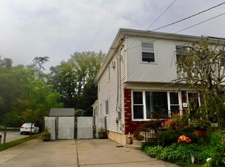 76 Roberts Dr, Staten Island, NY 10306