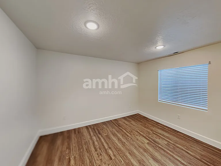 2222 E Silverado Ln — Photo 13