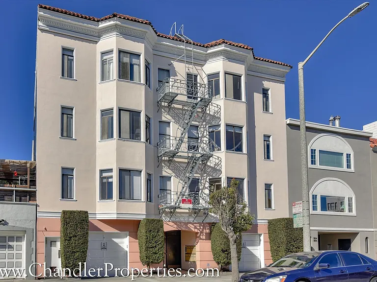 1870 Jefferson St — Photo 15