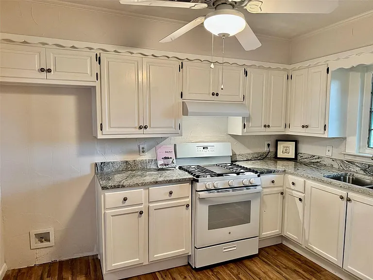 1197 FM 697 — Photo 11