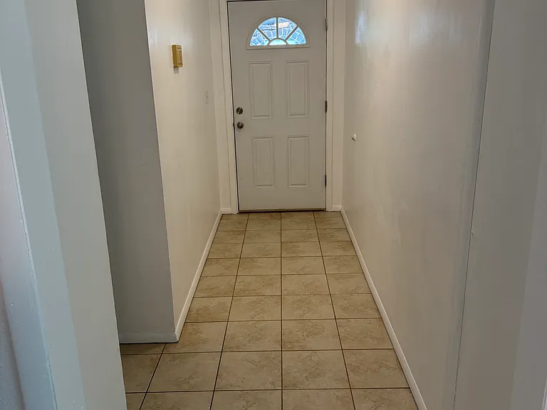 1216 E Hartford St — Photo 6