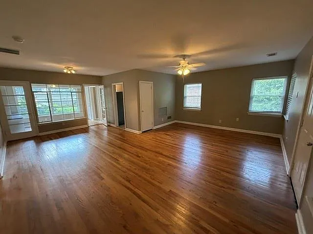 2 bed, 1.0 bath, 1400 sqft, $1,800 — Photo 4