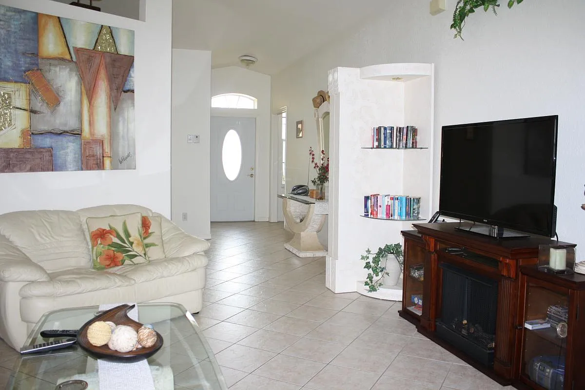 3 bed, 1552 sqft, $3,300 — Photo 2