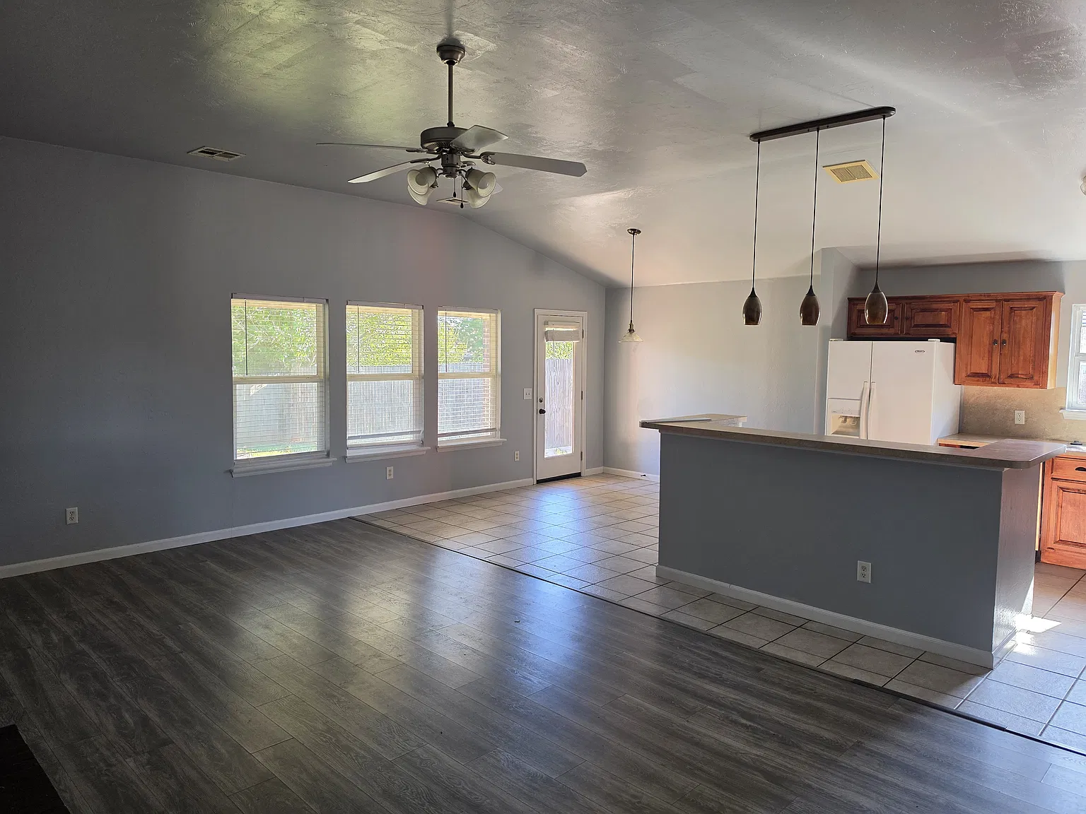 3 bed, 1954 sqft, $1,900 — Photo 2