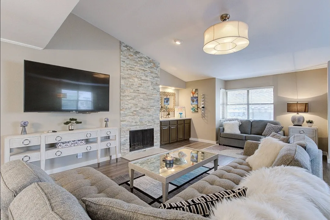 2 bed, 1335 sqft, $2,000 — Photo 4