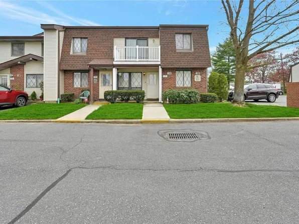 174 Cambridge Drive E #1747, Copiague, NY 11726