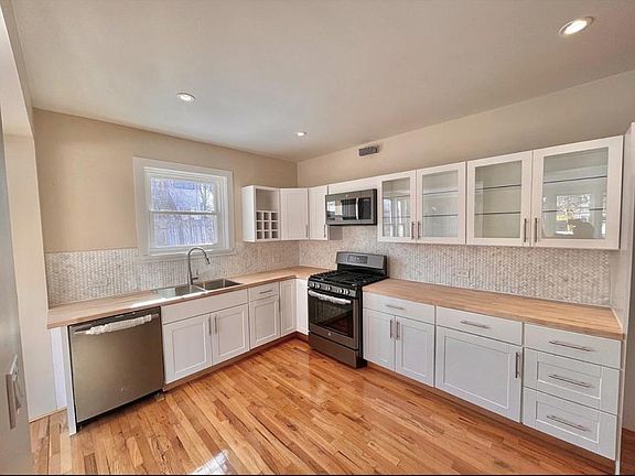 Eat-in kitchen.