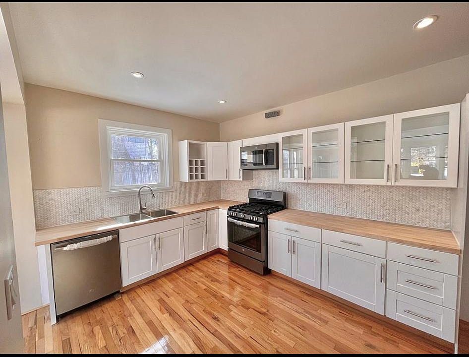Eat-in kitchen.