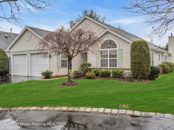 15 Schoolhouse Court, Lakewood, NJ 08701