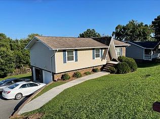 1724 E Rebel Rd, Rossville, GA 30741