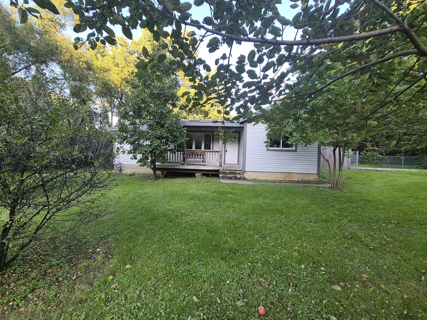 3 bed, 3.0 bath, 1100 sqft, $2,400 — Photo 1