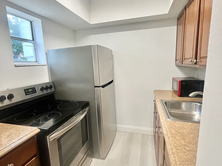 321 SW 14th St #3 — Photo 7
