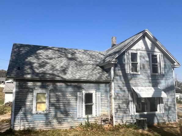109 3rd St, Persia, IA 51563