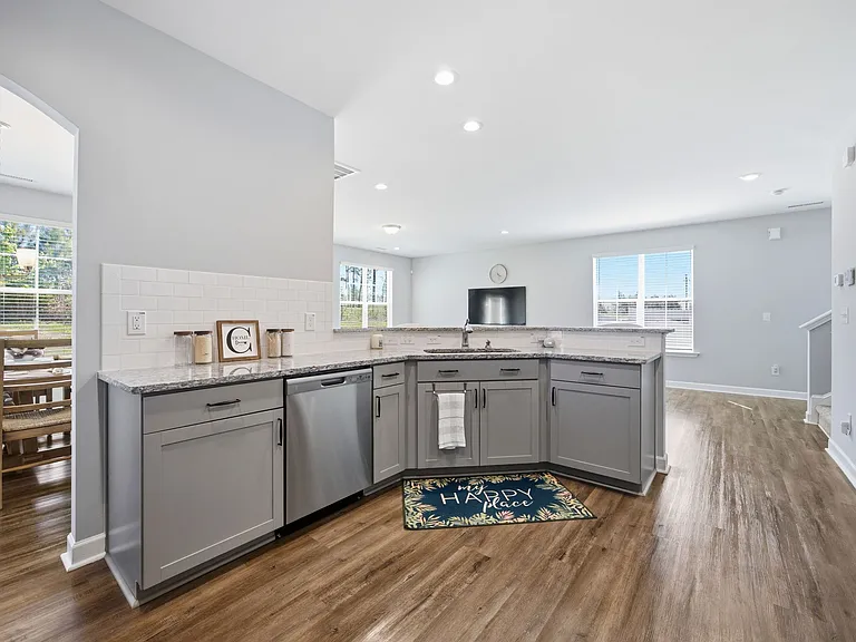 450 Hawksbill Dr — Photo 10