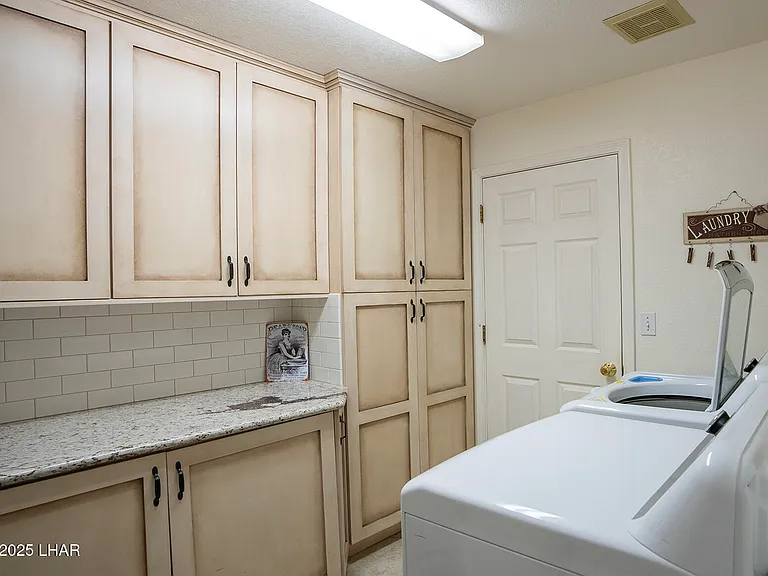 2906 Daytona Ave — Photo 47
