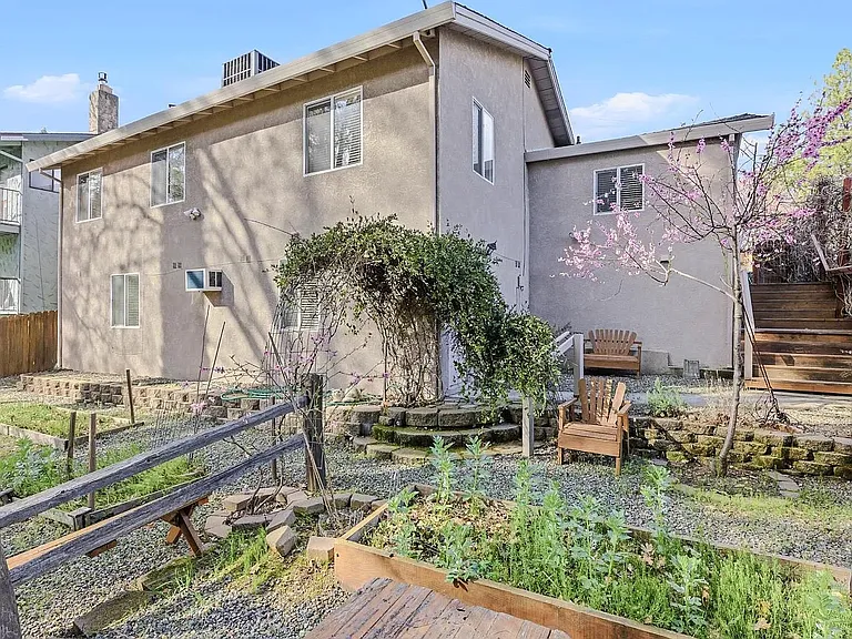 Bartlett Ave — Photo 10