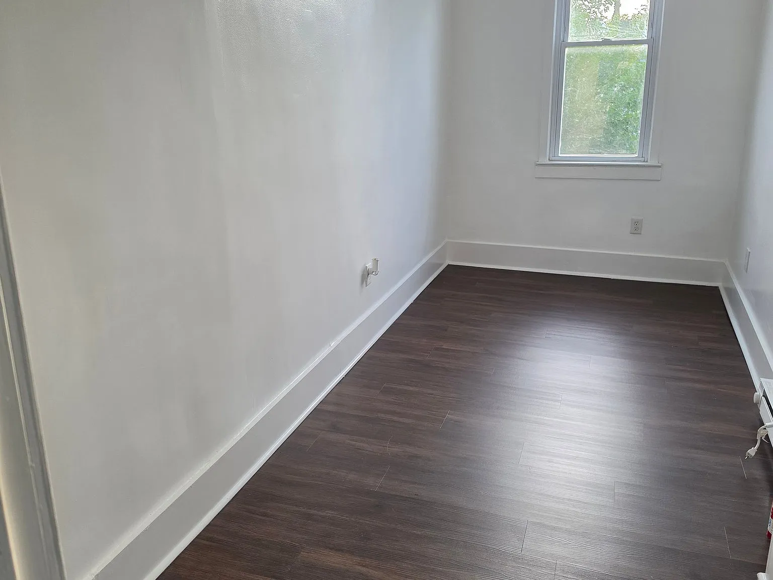 129 Hobart Ave — Photo 4