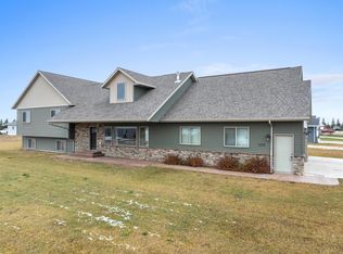 600 4th St SW, Surrey, ND 58785