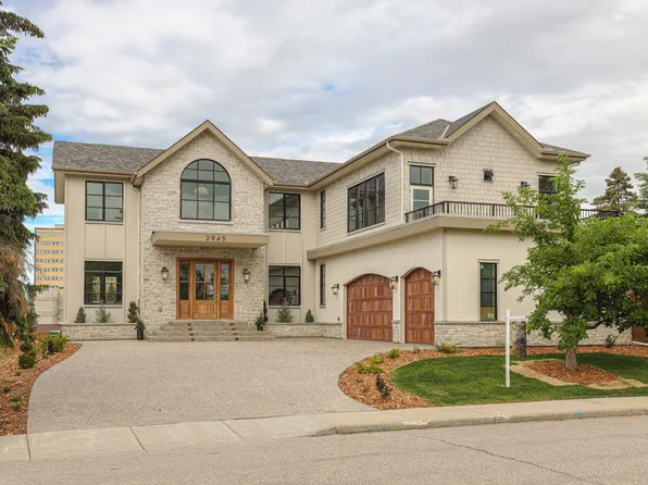 2945 Toronto Cres NW, Calgary, AB T2N 3W4