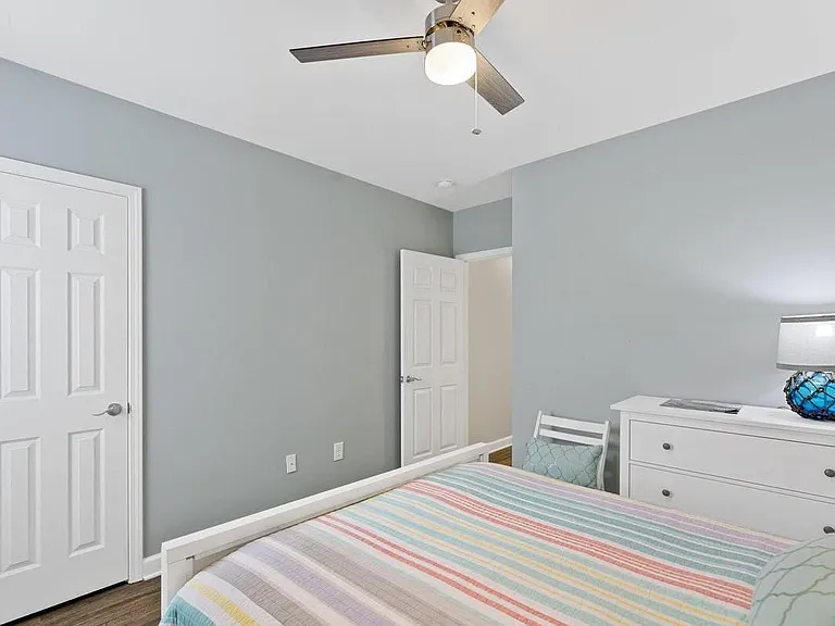 437 N Belvedere Dr — Photo 12