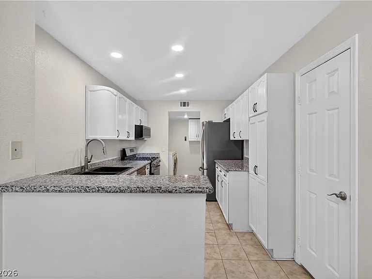 7926 Rosellen Ave — Photo 3