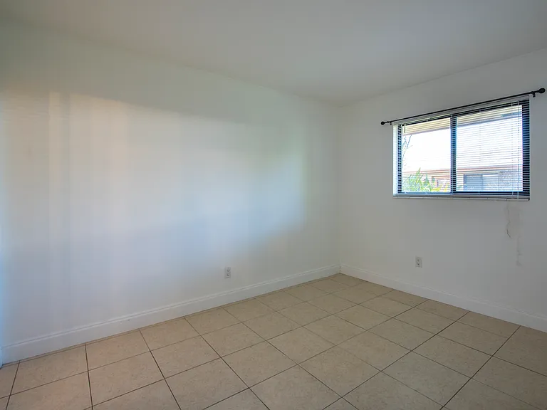 1023 NW 1st Ave #3 — Photo 17