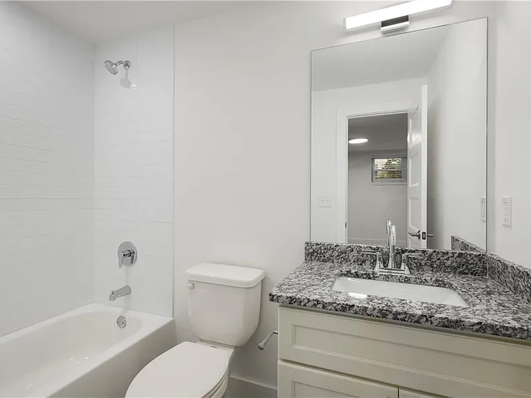 880 Saint Charles Ave NE #10 — Photo 15