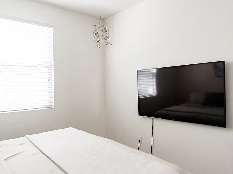 21347 W Holly St — Photo 9