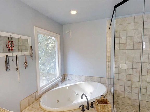 3rd image of 4727 Kellogg Dr