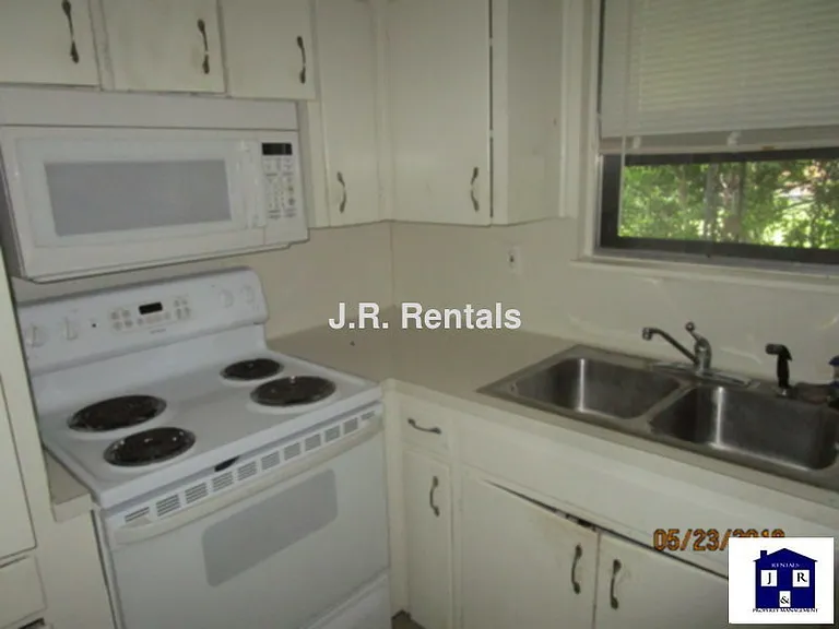 304 Ridge St — Photo 9
