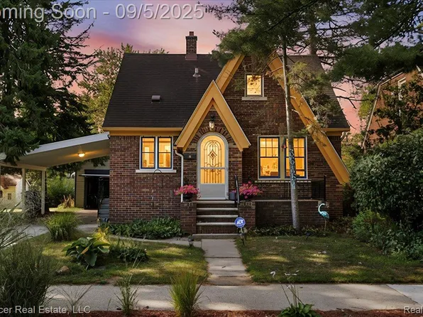 35451 John St, Wayne, MI 48184