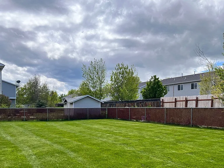201 & 203 N Hunters Way — Photo 10