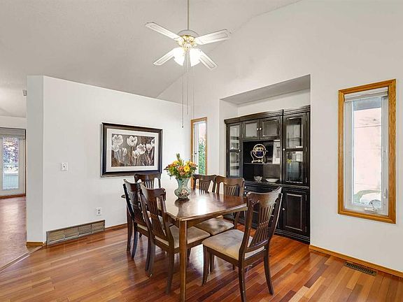 5th image of 27 S Sun Harbour Rd SE
