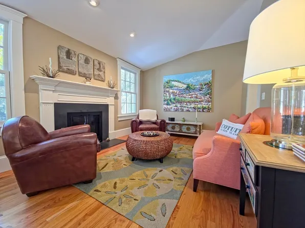 552 Main St, Barnstable, MA 02630
