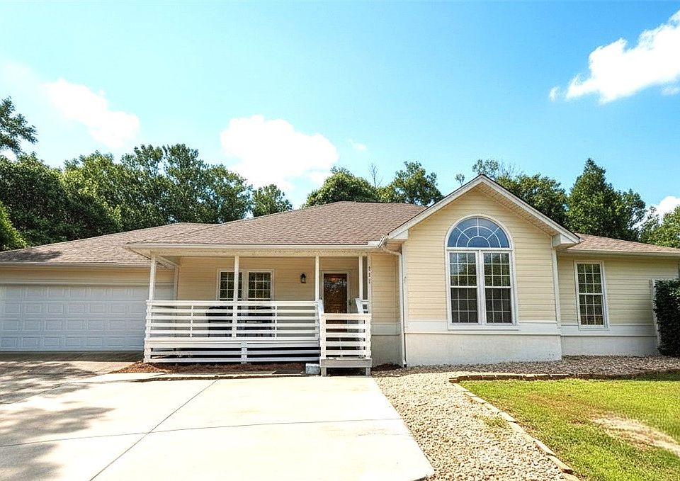1st image of 216 Laurel Wood Dr