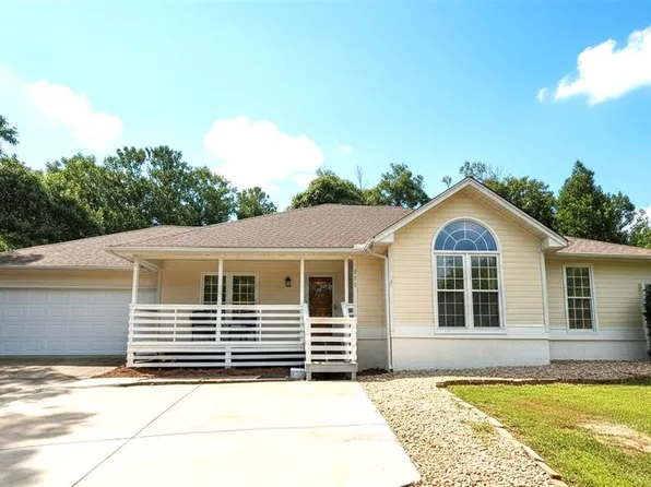 216 Laurel Wood Dr, Smiths Station, AL 36877