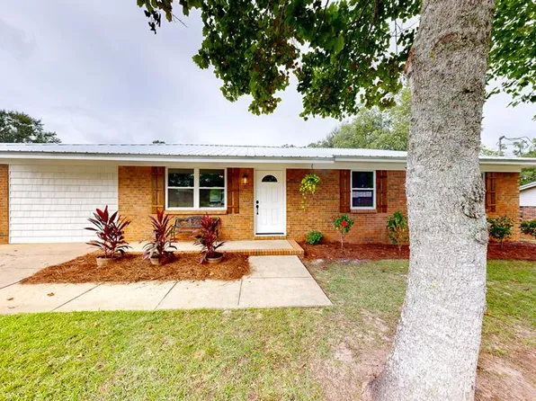 28 Sanders Ct, Cowarts, AL 36321