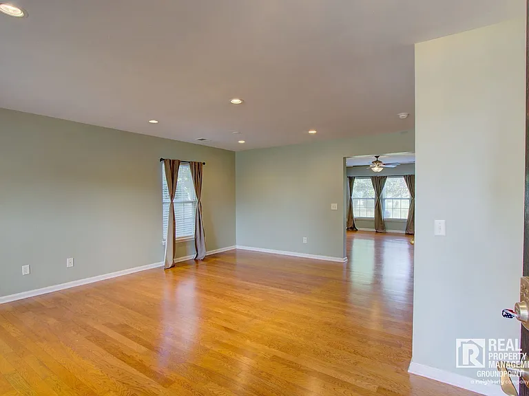 130 Decatur Dr — Photo 2