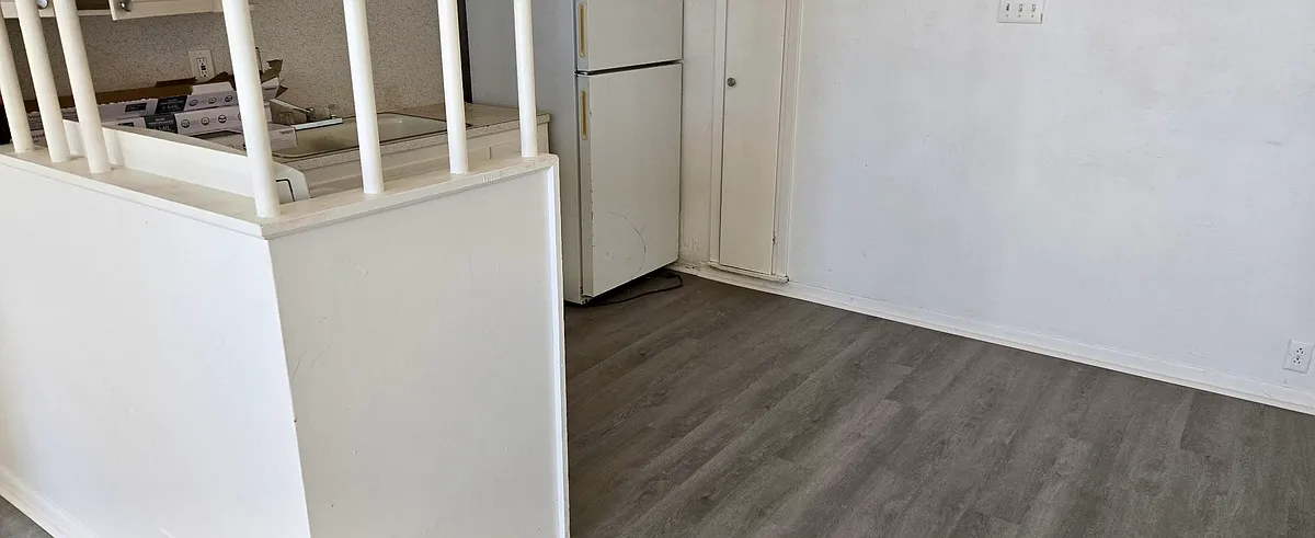 Building Photo - 414 E Avenue A #204