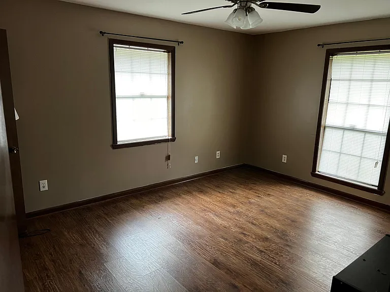 4438 Walden Dr — Photo 4