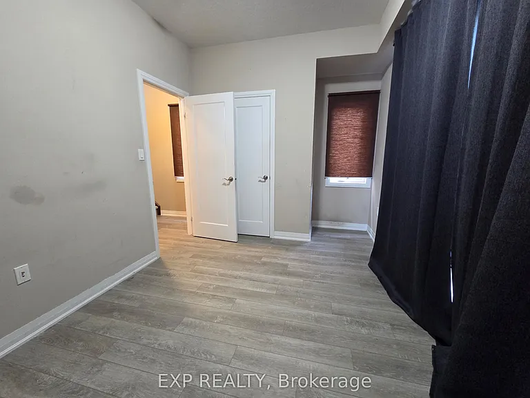 100 Laguna Village Cres — Photo 3